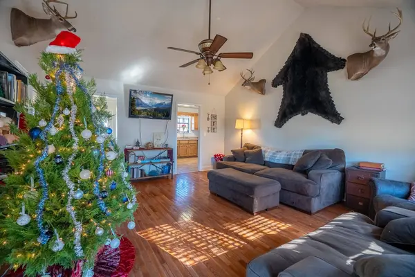 111 Greer Dr, Rogersville, AL 35652