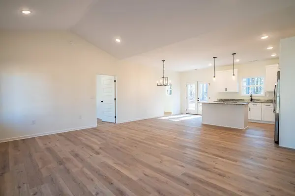 282 Elgin Hills Dr, Rogersville, AL 35652