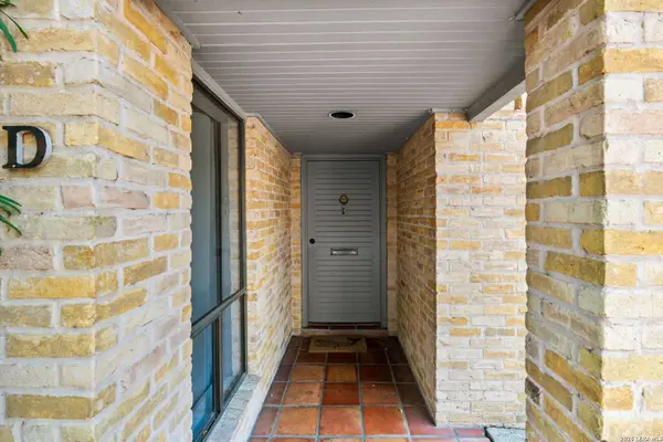8123 New Braunfels UNIT D, San Antonio, TX 78209