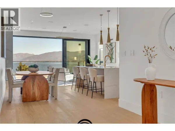 602 Lakeshore DR #401, Penticton, BC V2A1B9