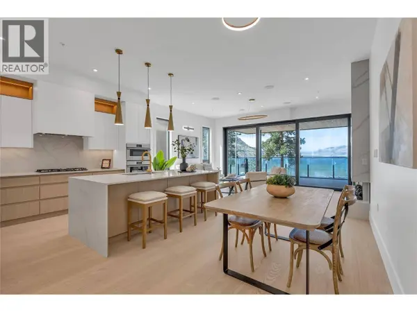 602 Lakeshore DR #202, Penticton, BC V2A1B9