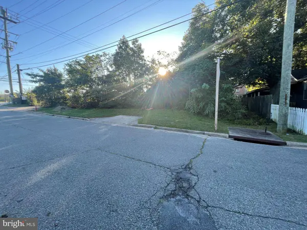 5211 MARLBORO PIKE, Capitol Heights, MD 20743