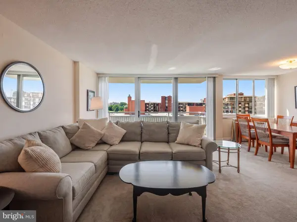 1301 S ARLINGTON RIDGE RD #711, Arlington, VA 22202