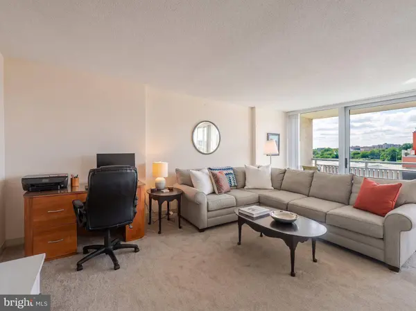 1301 S ARLINGTON RIDGE RD #711, Arlington, VA 22202