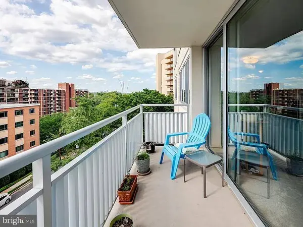 1301 S ARLINGTON RIDGE RD #711, Arlington, VA 22202