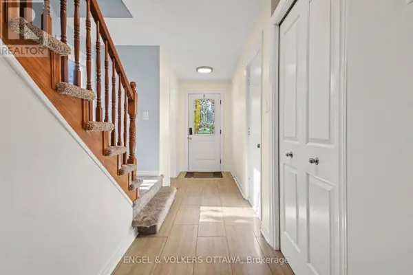 29 WOODBURY CRESCENT, Ottawa, ON K1G5C9