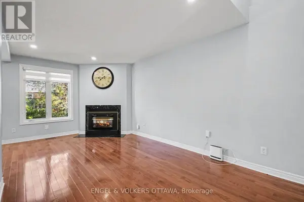 29 WOODBURY CRESCENT, Ottawa, ON K1G5C9