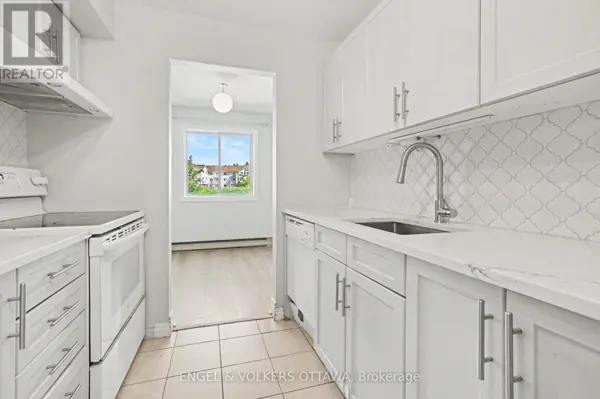 268 Lorry Greenberg DR #106, Ottawa, ON K1T3K1