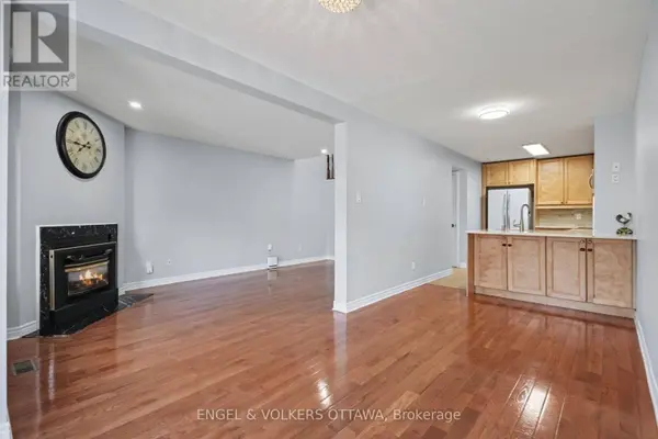 29 WOODBURY CRESCENT, Ottawa, ON K1G5C9