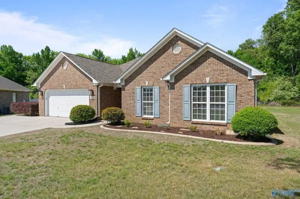 201 Deer Tracks Circle, Owens Cross Roads, AL 35763