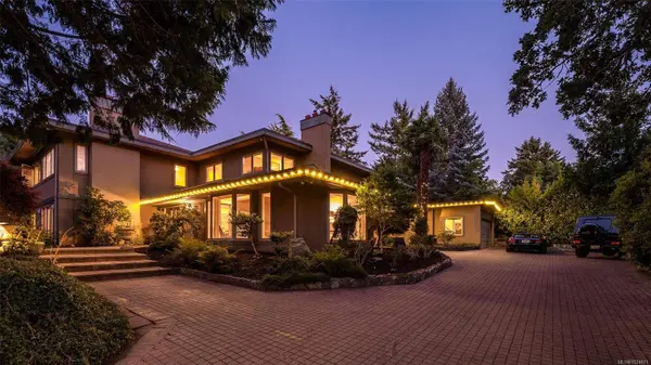 2895 Lansdowne Rd, Oak Bay, BC V8R 3P8