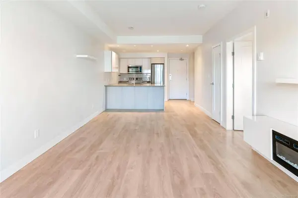 3333 Glasgow Ave #304, Saanich, BC V8X 1M5