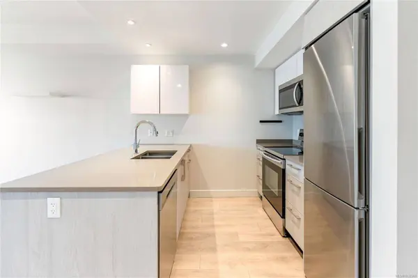 3333 Glasgow Ave #304, Saanich, BC V8X 1M5