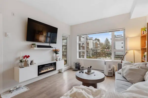 3333 Glasgow Ave #304, Saanich, BC V8X 1M5