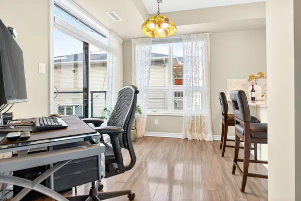 760 Chapman Mills DR #302, Barrhaven, ON K2J 3V2