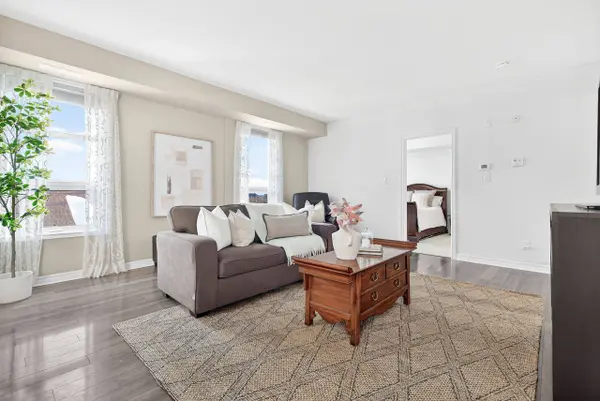 760 Chapman Mills DR #302, Barrhaven, ON K2J 3V2