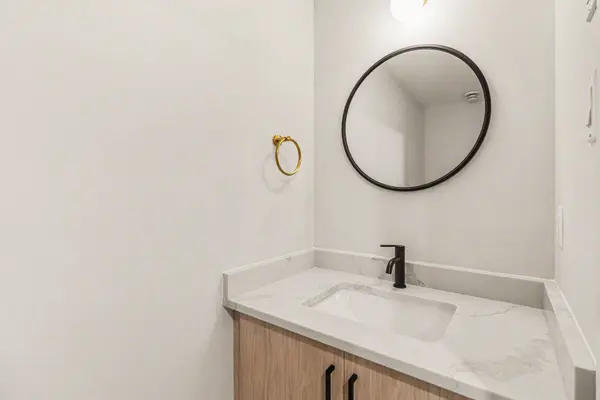 35 Monk ST #7, Glebe - Ottawa East And Area, ON K1S 3Y7