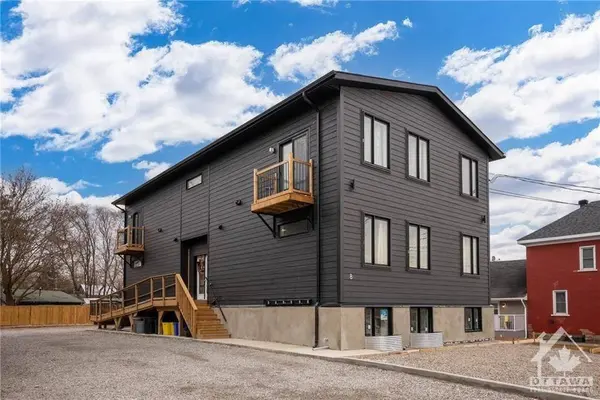 8 Philip ST #5, Smiths Falls, ON K7A 3L6