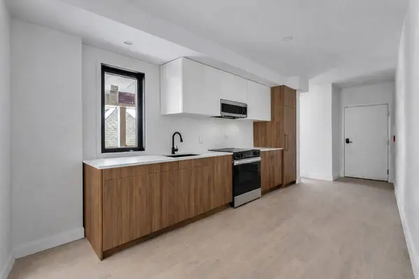 77 Florence ST #6, Ottawa Centre, ON K1R 5N1