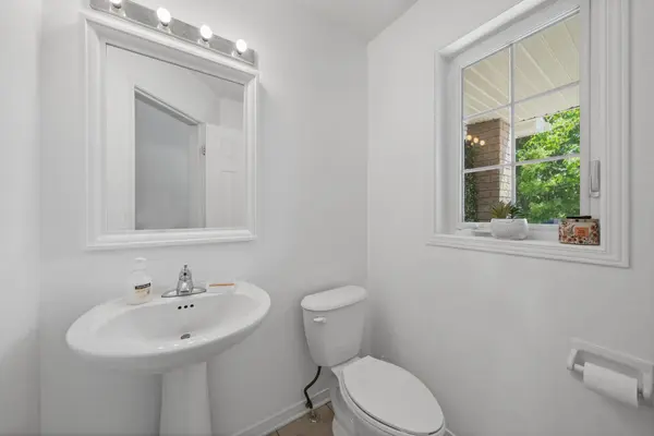 212 Macoun CIR, Hunt Club - South Keys And Area, ON K1T 0H9
