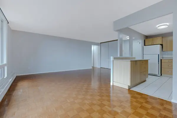 665 Bathgate DR #301, Overbrook - Castleheights And Area, ON K1K 3Y4
