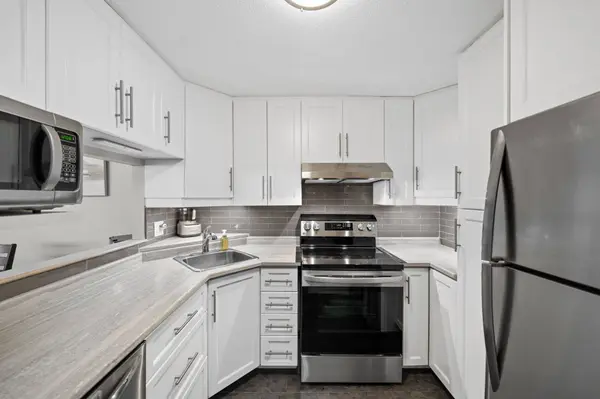 80 Sandcastle DR #1213, South Of Baseline To Knoxdale, ON K2H 9E7