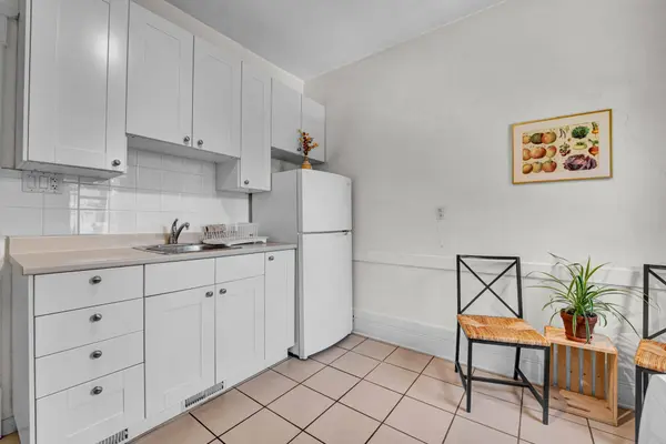 172 Ivy CRES #2, New Edinburgh - Lindenlea, ON K1M 1X6