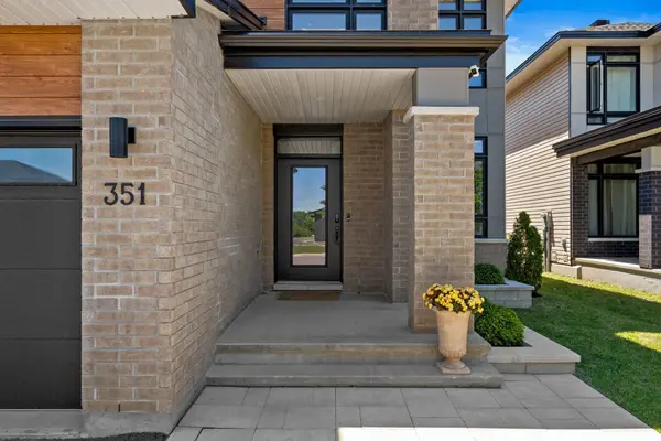 351 Shuttleworth DR, Leitrim, ON K1T 0T6