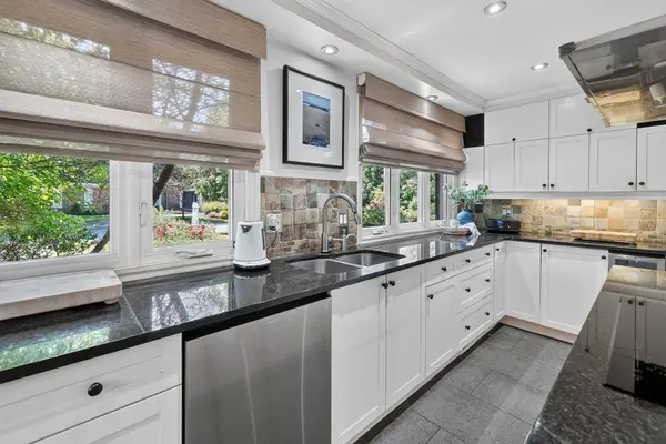 1907 Fairmeadow CRES, Alta Vista And Area, ON K1H 7B8