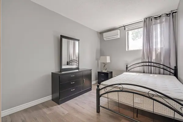 472 Rideau ST #A, Lower Town - Sandy Hill, ON K1N 5Z4