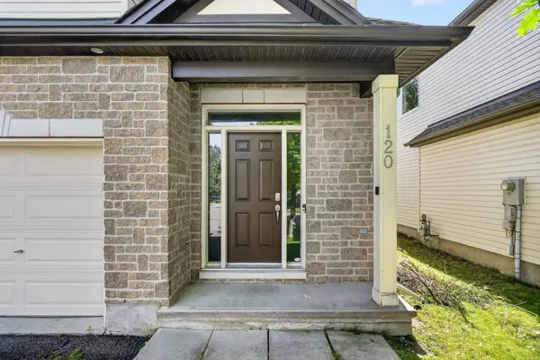 120 Spartina ST, Blossom Park - Airport And Area, ON K1T 0G6