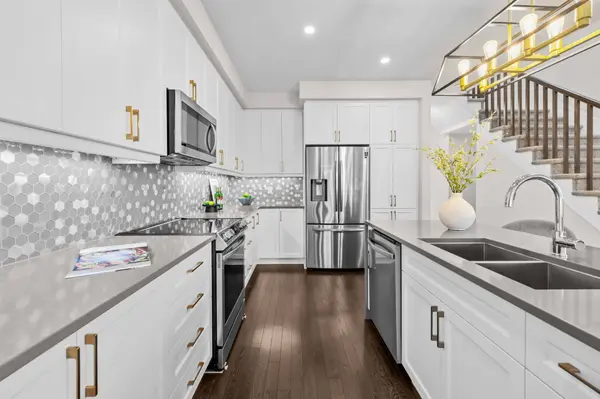 133 Angelonia CRES, Blossom Park - Airport And Area, ON K1T 0Y5