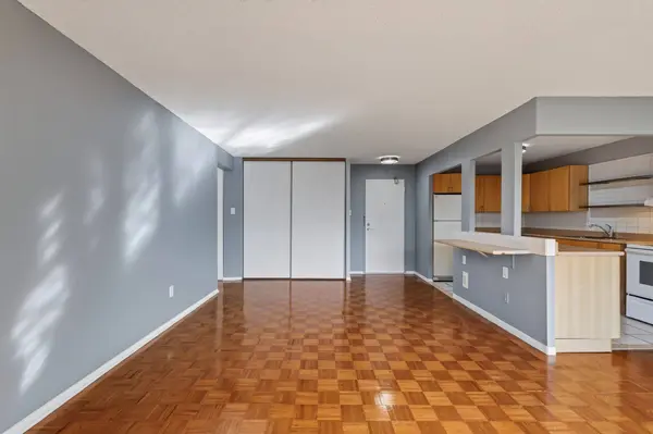 665 Bathgate DR #301, Overbrook - Castleheights And Area, ON K1K 3Y4