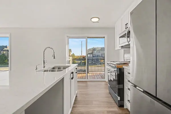 201 Glenroy Gilbert DR #27, Barrhaven, ON K2J 7N7