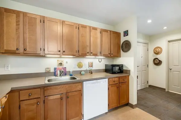 24 Cobblestone Ln #603, Gloucester, MA 01930