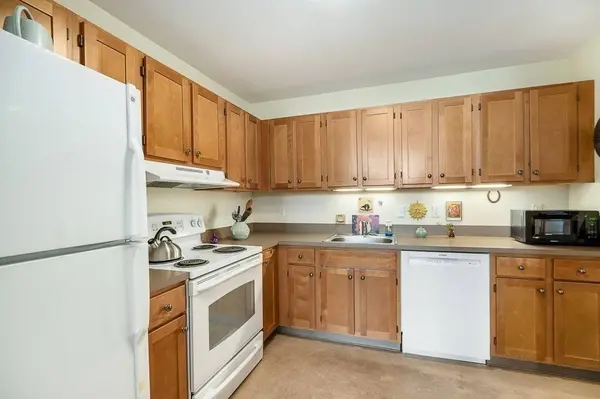 24 Cobblestone Ln #603, Gloucester, MA 01930