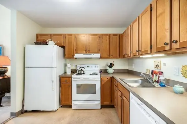 24 Cobblestone Ln #603, Gloucester, MA 01930