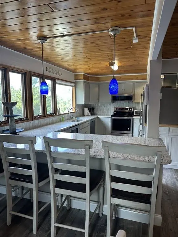 1 Sandy Way, Gloucester, MA 01930