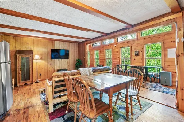 55 River Bend LN, Blue Ridge, GA 30513