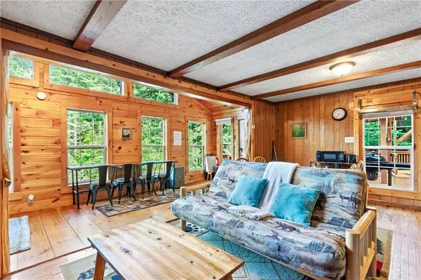 55 River Bend LN, Blue Ridge, GA 30513