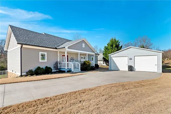 18 Shady Grove LN, Blue Ridge, GA 30513