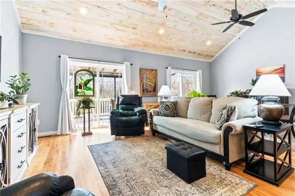 18 Shady Grove LN, Blue Ridge, GA 30513