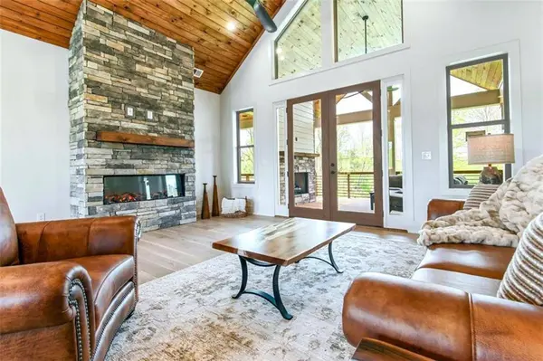 1250 Owen Glen DR, Blairsville, GA 30512