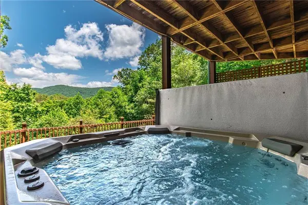 1023 Knollwood RD, Mineral Bluff, GA 30559