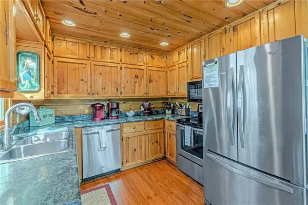 1023 Knollwood RD, Mineral Bluff, GA 30559