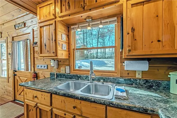 1023 Knollwood RD, Mineral Bluff, GA 30559