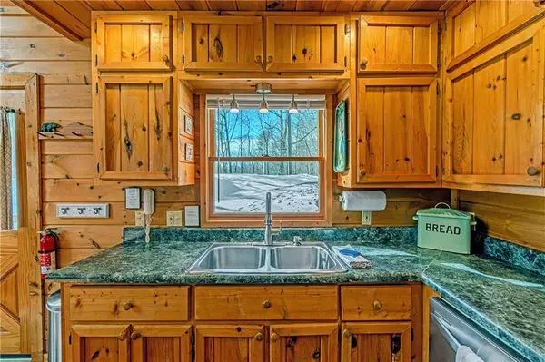 1023 Knollwood RD, Mineral Bluff, GA 30559