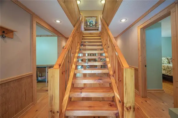 495 Dockery LN, Mineral Bluff, GA 30559