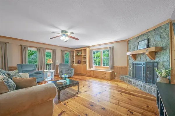 495 Dockery LN, Mineral Bluff, GA 30559