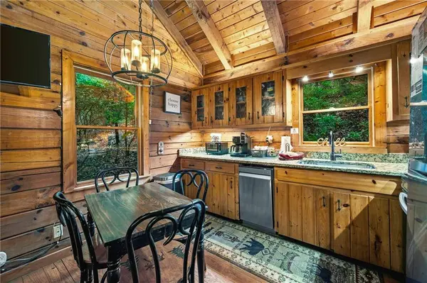 341 Valley View RD, Ellijay, GA 30536